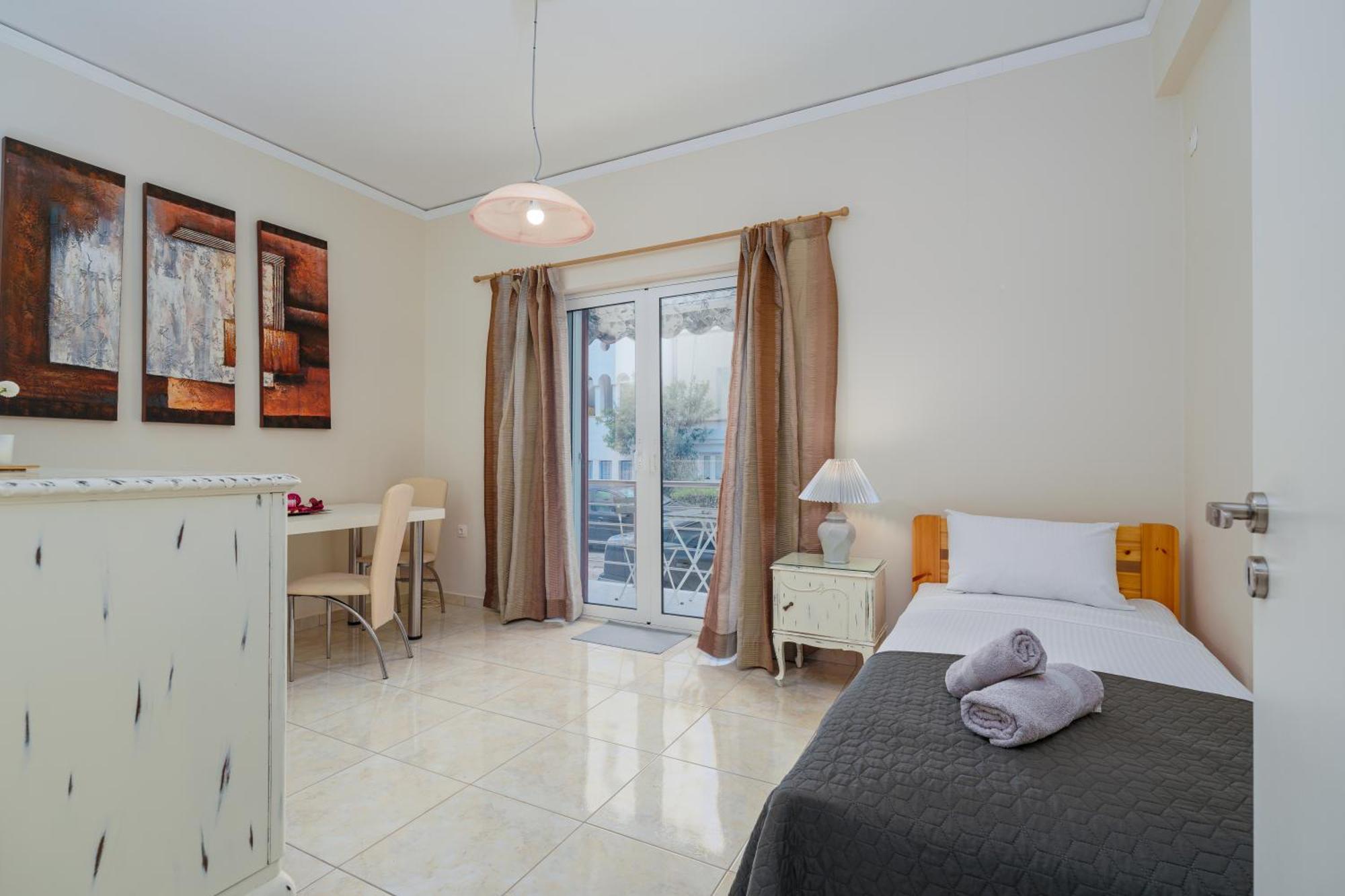 Nostos Apartment, With A Spacious Backyard Артеміда Екстер'єр фото
